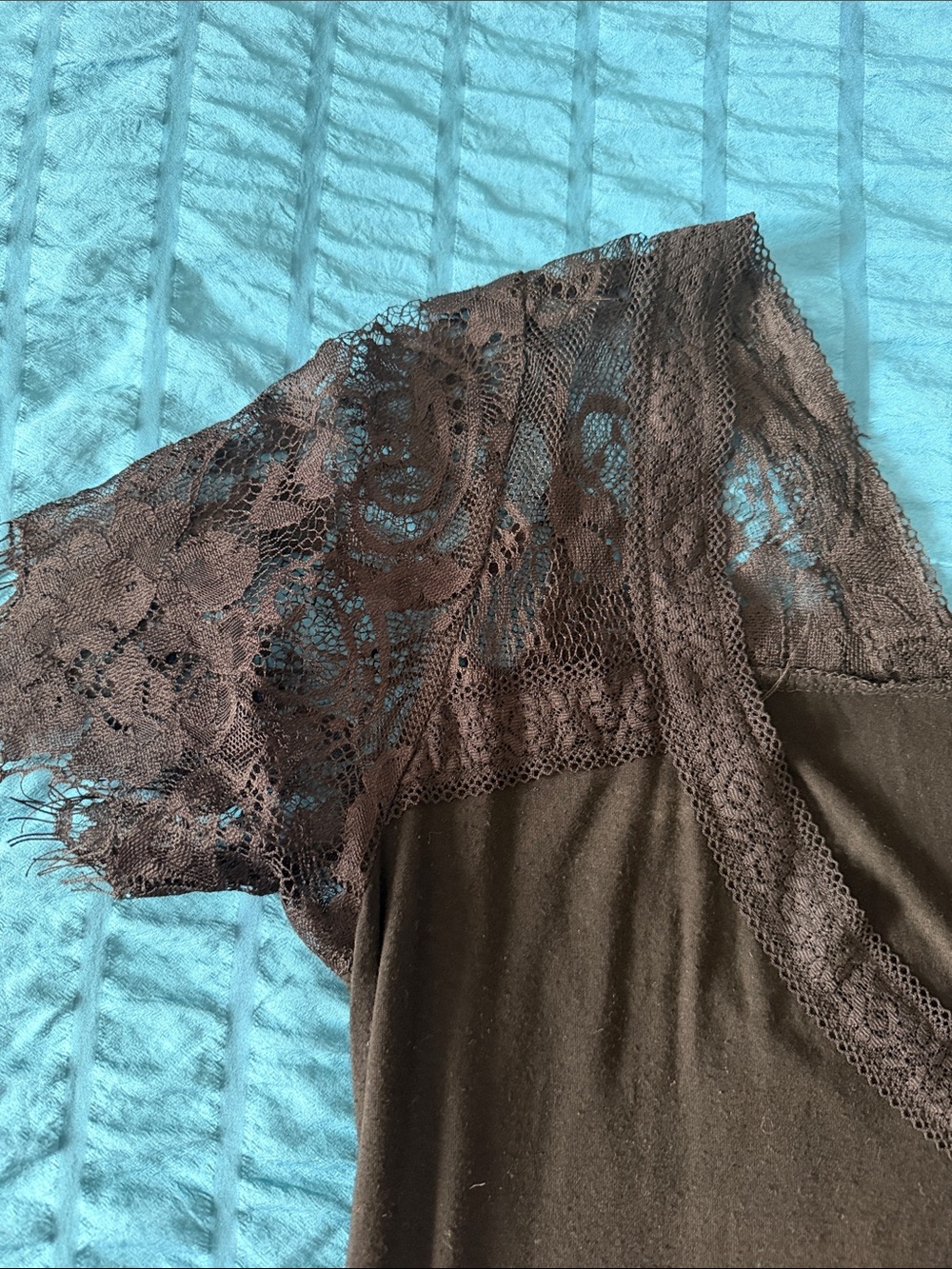 POL Black Lace-Trim V-Neck Camisole - Picture 3 of 6